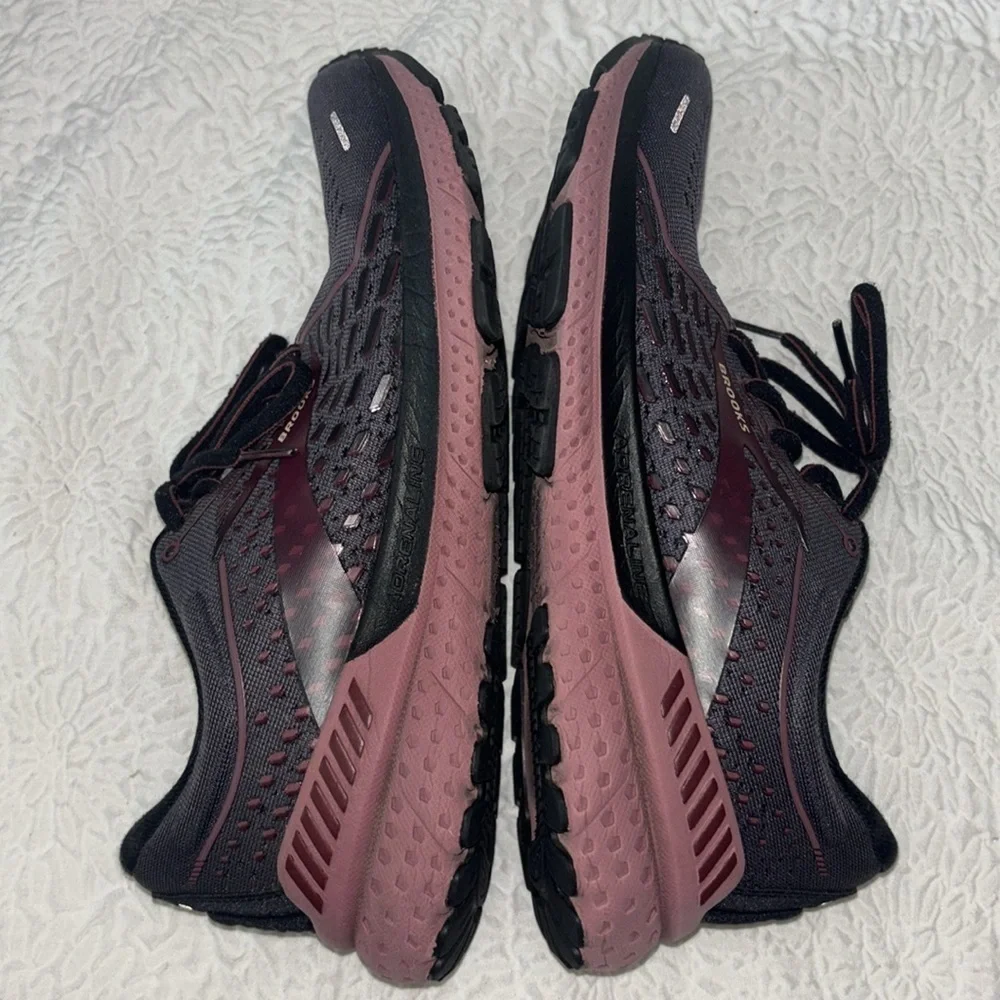 Brooks Adrenaline GTS 21 Running Sneaker - Picture 9 of 14